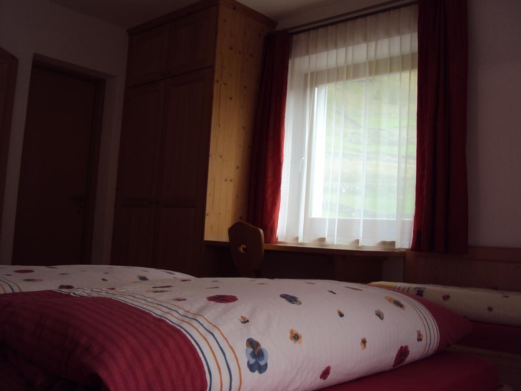 ホテル Haus Fliri クローン・ヴェノスタ 部屋 写真