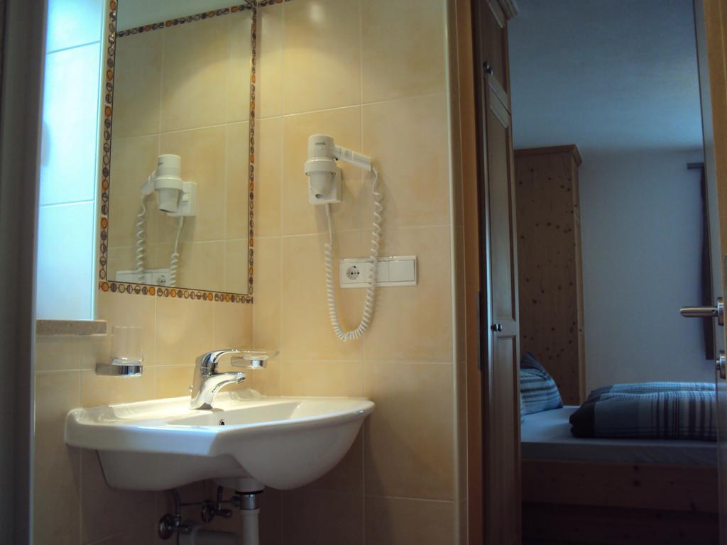 ホテル Haus Fliri クローン・ヴェノスタ 部屋 写真