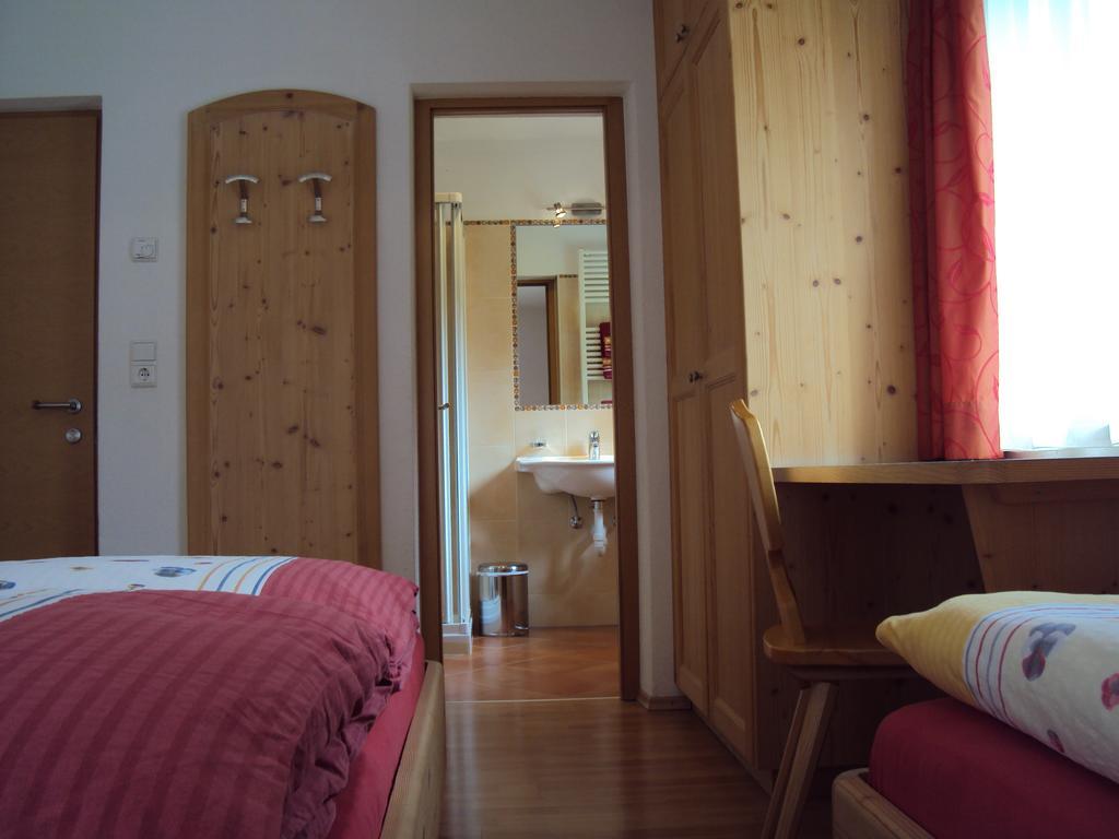 ホテル Haus Fliri クローン・ヴェノスタ 部屋 写真
